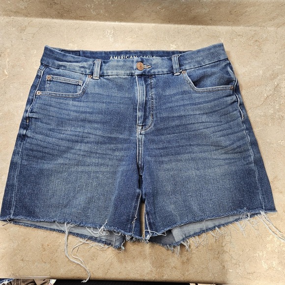 American Eagle Shorts Women 14 Blue Denim The Dream Short Curvy Midi Distressed - Picture 10 of 13
